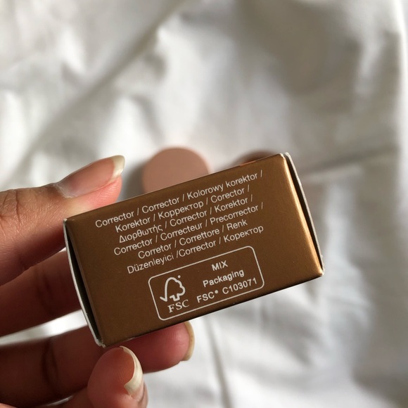 Smashbox X Becca Under Eye Brightening Corrector in Dark - Picture 5 of 9